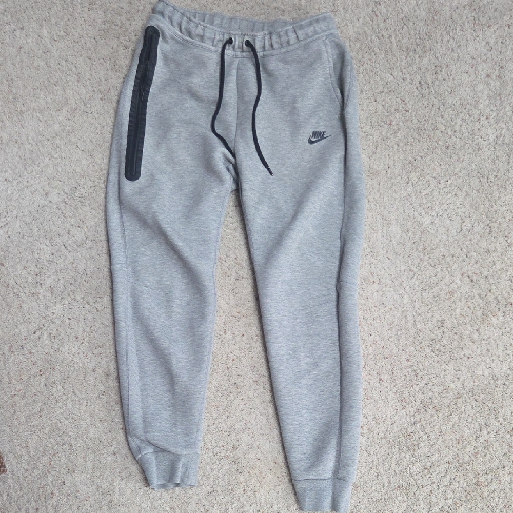 Nike Kids Light Gray Slim Fit Jogger Sweatpants with Black Accents